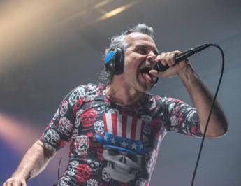 Pelu e lo show denuncia al Concertone primo maggio Mussolini traditore morto sul lavoro