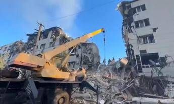 Putin prepara la risposta dopo il raid su Starobelsk 16 morti tra cui 4 bambini. Kiev colpisce in profondita la Russia Putin prepara la risposta dopo il raid su Starobelsk 16 morti tra cui 4 bambini. Kiev colpisce in profondita la Russia