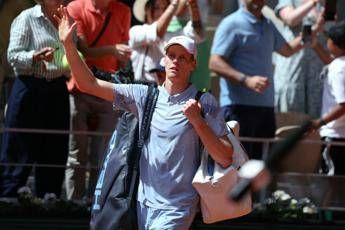 Sinner McEnroe Superman e stato colpito da kryptonite ma vincera Wimbledon Sinner McEnroe Superman e stato colpito da kryptonite ma vincera Wimbledon