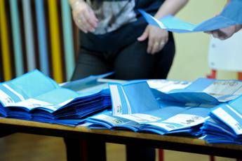Sondaggio politico Fratelli dItalia cresce e Pd cala