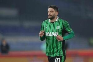 Thorstvedt ruba palla a Jashari Berardi segna proteste in Sassuolo Milan