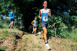 Vender guida il quartetto di testa in cima alla prima salita