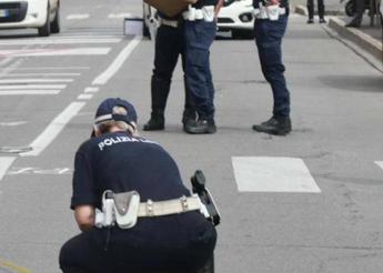 Auto pirata travolge due ragazzi a Guidonia muore 23enne ferito lamico Auto pirata travolge due ragazzi a Guidonia muore 23enne ferito lamico