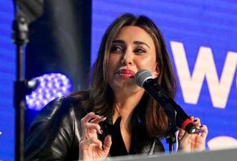 Belen Rodriguez indagata omissione di soccorso per doppio incidente stradale Belen Rodriguez indagata omissione di soccorso per doppio incidente stradale