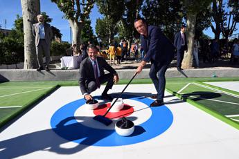 Curling senza ghiaccio al Colosseo a Colle Oppio lo sport diventa spettacolo e inclusione Curling senza ghiaccio al Colosseo a Colle Oppio lo sport diventa spettacolo e inclusione