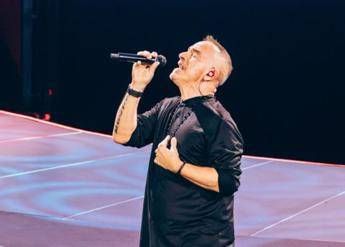 Eros Ramazzotti conquista San Siro con Giorgia Max Pezzali e Elisa Eros Ramazzotti conquista San Siro con Giorgia Max Pezzali e Elisa