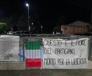 Gardone Val Trompia, striscioni antifascisti dopo il presidio di Forza Nuova «Ora e sempre Resistenza»