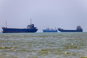 Iran chiude lo Stretto di Hormuz Non passa nessuna nave Iran chiude lo Stretto di Hormuz Non passa nessuna nave