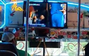 Mondiali la trovata geniale di un autista in Messico partite trasmesse sui bus Mondiali la trovata geniale di un autista in Messico partite trasmesse sui bus