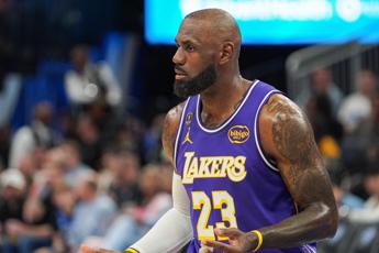 Nba clamoroso LeBron James lascera i Lakers due possibilita per il futuro