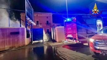 Palermo nuovo incendio a Sicily by car di Dragotto distrutte diverse auto Palermo nuovo incendio a Sicily by car di Dragotto distrutte diverse auto
