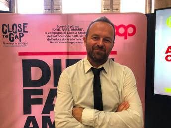 Prof. Galliano Italia arretrata su materia affettiva campagna spinge in avanti Prof. Galliano Italia arretrata su materia affettiva campagna spinge in avanti