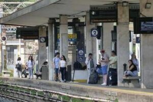 Sciopero treni 11 giugno confermano stop dei sindacati base circolazione ferroviaria a rischio Sciopero treni 11 giugno confermano stop dei sindacati base circolazione ferroviaria a rischio