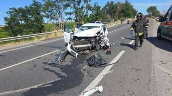 Scontro tra auto e camion sulla 106 jonica nel cosentino un morto e due feriti