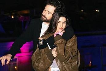Tommaso Paradiso e Carolina Sansoni si sono sposati il si a Capalbio Tommaso Paradiso e Carolina Sansoni si sono sposati il si a Capalbio