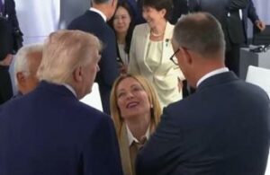 Trump Meloni siparietto distensivo al G7 Io abbandonato Noi sempre amici Trump Meloni siparietto distensivo al G7 Io abbandonato Noi sempre amici