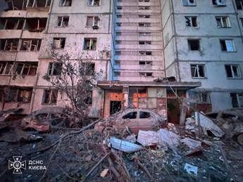 Ucraina massiccio attacco russo nella notte almeno 9 morti e oltre 100 feriti colpita Kiev