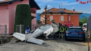 Ultraleggero precipita a Valbrembo tra le case un morto e un ferito gravissimo