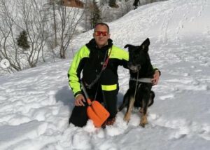 Addio ad Hakkin, il cane eroe dei Vigili del Fuoco di Bergamo 167 missioni per salvare vite umane