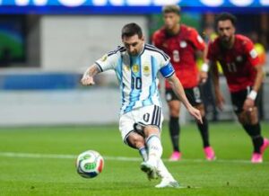 Argentina choc Messi contro Egitto sbaglia rigore e centra il palo su punizione