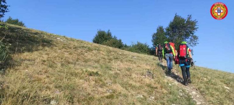 CNSAS Maddalena 1 Parapendista precipita nel bosco sul Monte Maddalena a Brescia: recuperato dal Soccorso Alpino