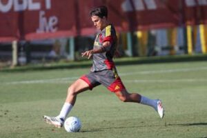 Cannes Roma 3 3 non basta la doppietta di Dybala e il gol di Malen espulso Wesley Cannes Roma 3 3 non basta la doppietta di Dybala e il gol di Malen espulso Wesley