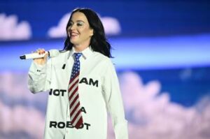 Casa Bianca usa Firework in un video su attacchi militari Katy Perry Mia musica non celebra guerra