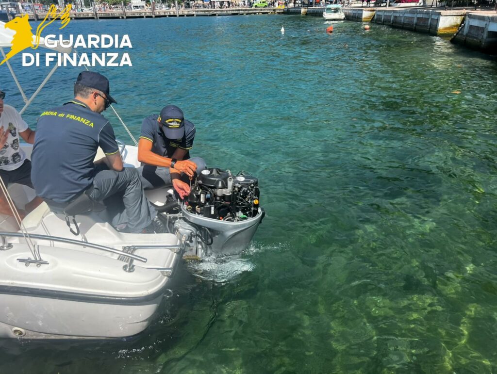 Controlli della Guardia di Finanza sui laghi di Garda e d'Iseo sequestrati motori truccati, oltre 22 mila euro di sanzioni
