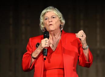 Gran Bretagna morte Ann Widdecombe lady Brexit massacrata con un martello Gran Bretagna morte Ann Widdecombe lady Brexit massacrata con un martello