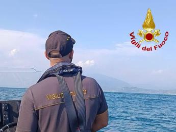 Lago di Garda ancora senza esito le ricerche del giovane che ha salvato un bimbo inglese di 7 anni Lago di Garda ancora senza esito le ricerche del giovane che ha salvato un bimbo inglese di 7 anni
