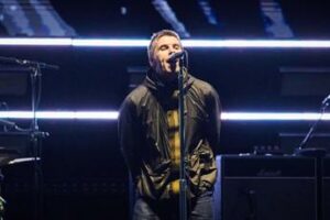 Leggenda dellArsenal vende villa a. Liam Gallagher Mia moglie vuole tornare a universita