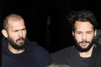 Linfluencer della manosfera Andrew Tate e il fratello Tristan arrestati a Miami Linfluencer della manosfera Andrew Tate e il fratello Tristan arrestati a Miami