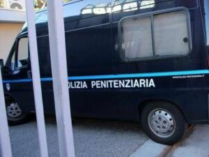 Sanremo droga e telefonini in carcere 100 indagati