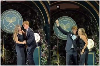 Smoking ballo e. regali cosi Sinner ha festeggiato trionfo a Wimbledon Smoking ballo e. regali cosi Sinner ha festeggiato trionfo a Wimbledon