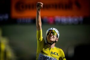 Tour de France cinquina di Pogacar ultima tappa a Van der Poel Tour de France cinquina di Pogacar ultima tappa a Van der Poel
