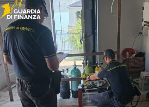 Controlli della Guardia di Finanza nei centri sub irregolarità in 9 strutture tra Lago d'Iseo, Garda, Como e Maggiore, multe per 90mila euro