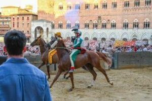 Palio di Siena oggi lAssunta orario cavalli fantini e dove vederlo in tv