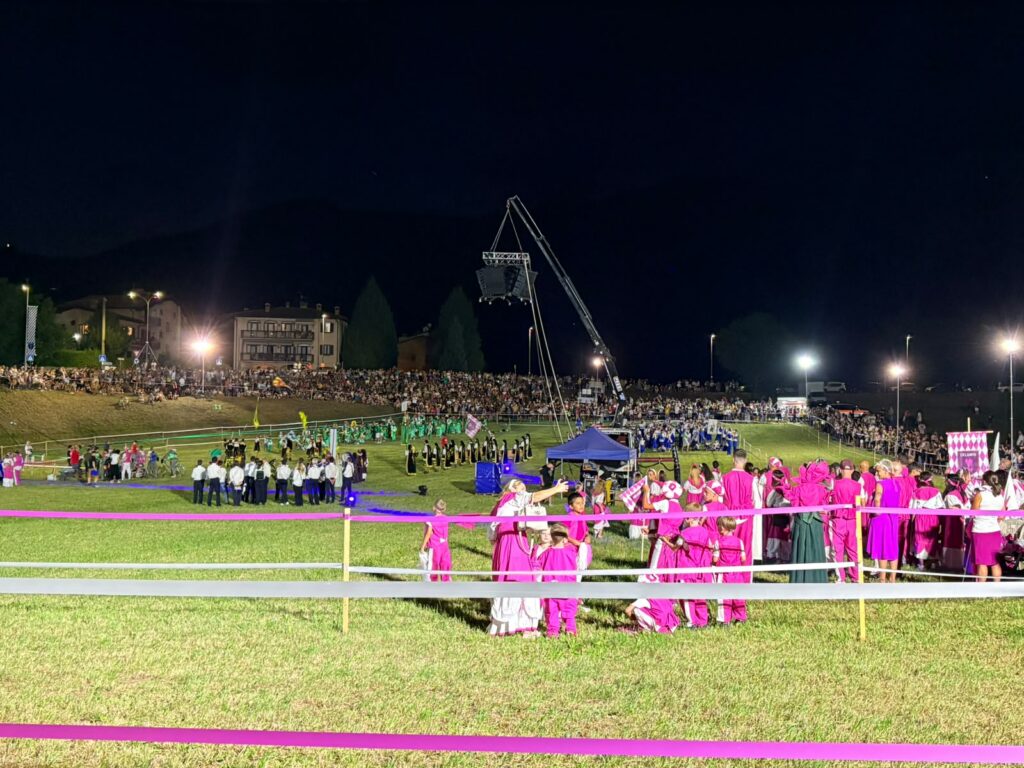 San Lorenzo di Rovetta, al via il 50° Palio degli Asini quattro contrade in sfida nella storica corsa