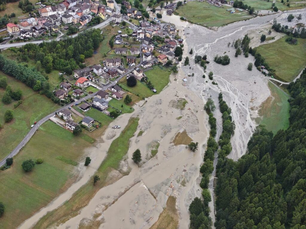 Maltempo in Lombardia, oltre 450 interventi dei Vigili del Fuoco: più di 400 evacuati tra Bergamasca e Bresciano