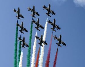 Frecce Tricolori oggi a Gardone Val Trompia spettacolo alle 16.30 per i 500 anni della Beretta