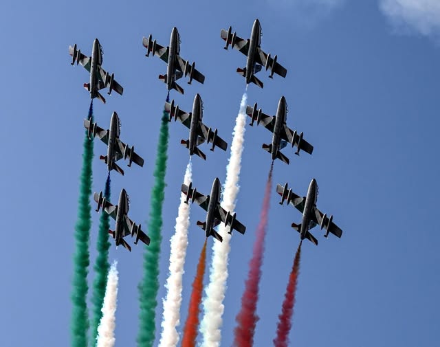 Frecce Tricolori oggi a Gardone Val Trompia spettacolo alle 16.30 per i 500 anni della Beretta