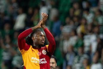 Leao pioggia di fischi allesordio in Champions con il Galatasaray Leao pioggia di fischi allesordio in Champions con il Galatasaray