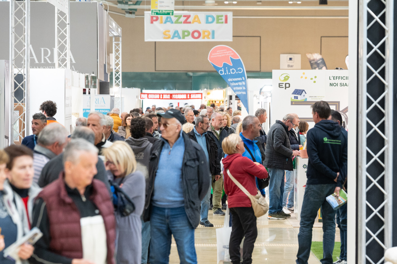 03. Gente tra gli stand Fiera Campionaria 2026 2 03. Gente tra gli stand Fiera Campionaria 2026 2