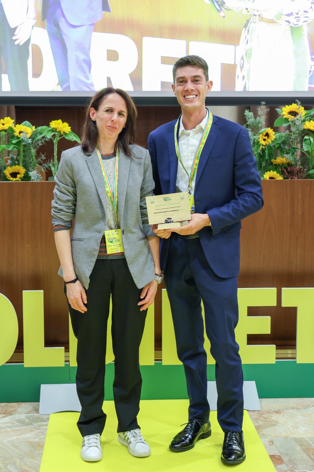 Beatrice Cermenati premiata da Pietro Castelli 2
