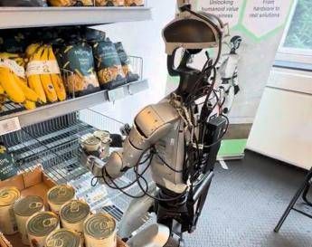 I robot lavorano al supermercato in Danimarca gli umanoidi tra scaffali e casse I robot lavorano al supermercato in Danimarca gli umanoidi tra scaffali e casse