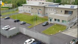Travagliato, lavoratori sfruttati in una ditta tessile paghe da 5 euro l’ora e 11 irregolari, sequestrato il capannone
